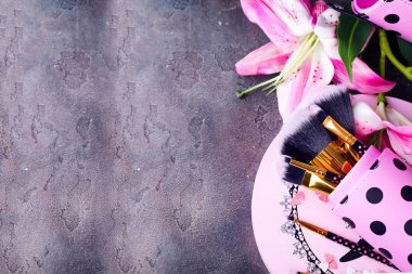 çeşitli makyaj fırçaları