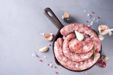 İtalyan sosis pişirme