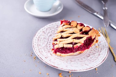 Ev yapımı vişneli turta