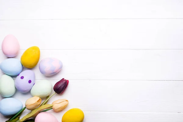 Пасхальні яйця розфарбовані в кольори — стокове фото