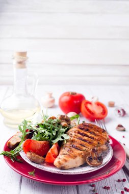 Taze salata tavuk göğsü ile