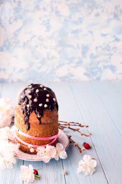 Paskalya kek ve renkli yumurta o