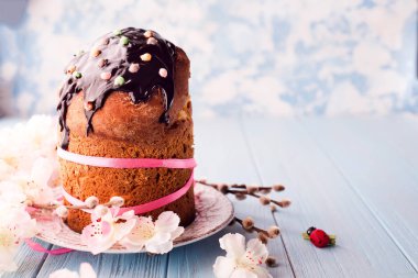 Paskalya kek ve renkli yumurta o