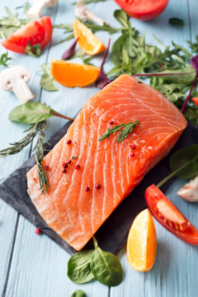 Сырое филе лосося