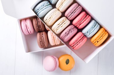 Renkli kurabiye. Tatlı macarons.