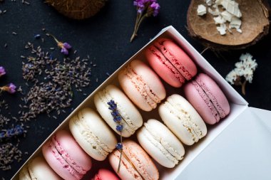 Renkli kurabiye. Tatlı macarons.