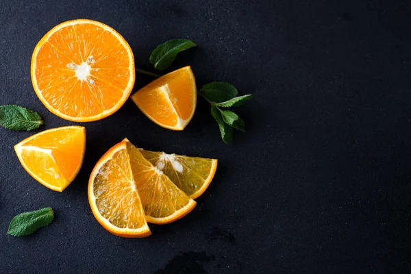 Citrus skivor och mynta örter — Stockfoto