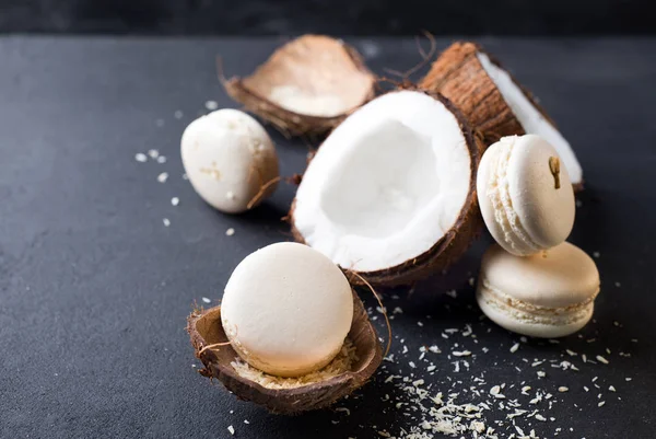 新鮮なココナッツのマカロン — ストック写真