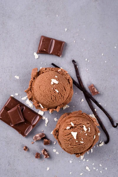 Scoop of chocolate ice cream — Stock Photo, Image