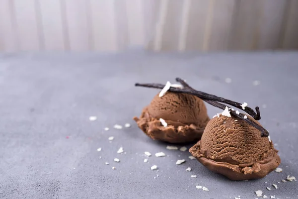 Кружка шоколадного мороженого — стоковое фото