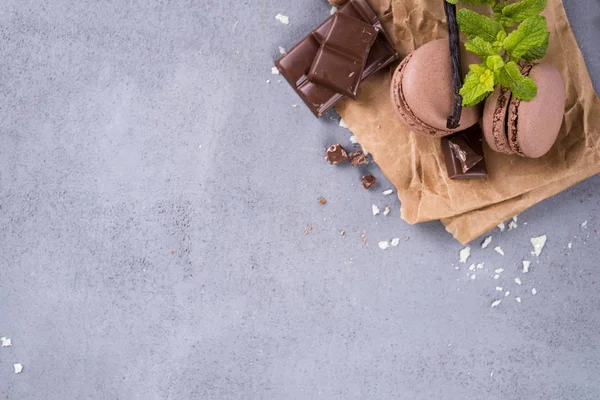 Macaroons de chocolate com hortelã — Fotografia de Stock