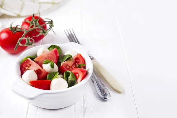 Geleneksel caprese salatası — Stok fotoğraf