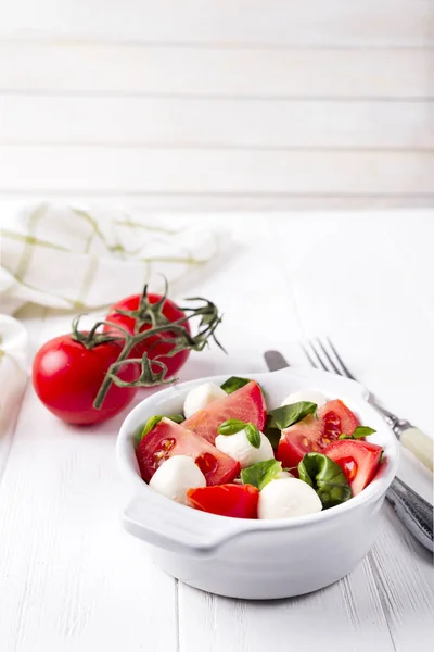 Geleneksel caprese salatası — Stok fotoğraf