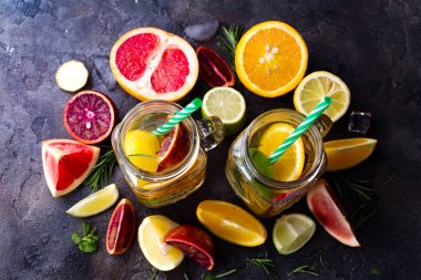Ev yapımı köpüklü limonata