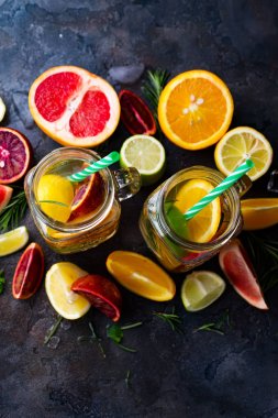 Ev yapımı köpüklü limonata