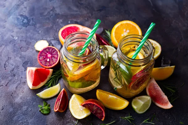 Homemade sparkling lemonade — Stock Photo, Image