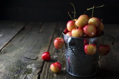 Taze ıslak sarı kiraz