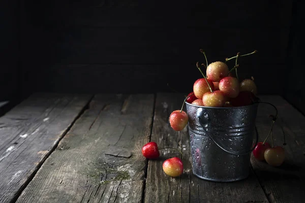 Fresh yellow cherry — Stock Photo, Image