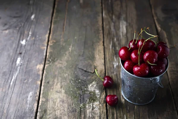 Ripe cherry in a vintage bowl — Stock Photo, Image