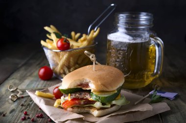 Topuz ile ev yapımı hamburger