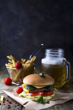 Topuz ile ev yapımı hamburger