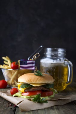 Topuz ile ev yapımı hamburger