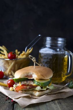 Topuz ile ev yapımı hamburger