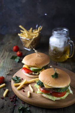 Topuz ile ev yapımı hamburger