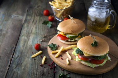 Topuz ile ev yapımı hamburger