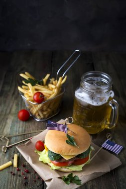 Topuz ile ev yapımı hamburger