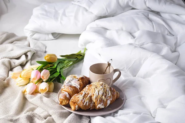 Pequeno-almoço na cama — Fotografia de Stock