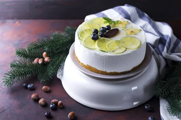 Yeni yıl Beyaz mousse kek