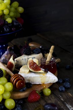 Üzüm, peynir, incir ve bal