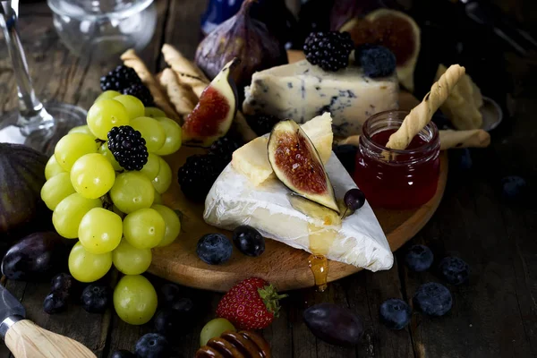 Üzüm, peynir, incir ve bal