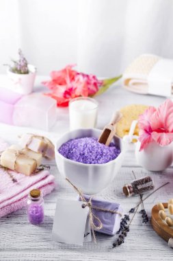 Sağlık ayarı. Deniz tuzu kase, havlu,