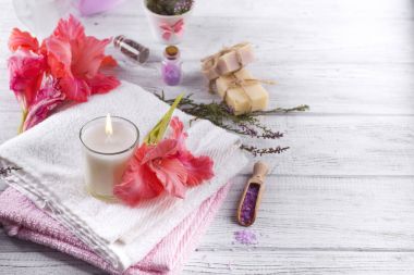 Spa çiçekler ve mumlar