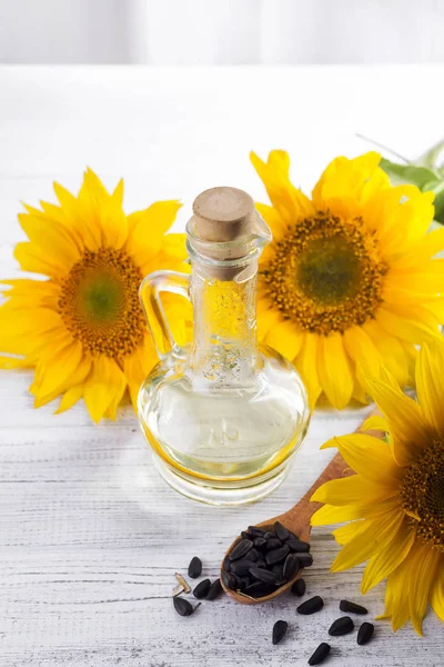 Minyak bunga matahari, biji dan bunga — Stok Foto