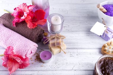 Spa çiçekler ve mumlar