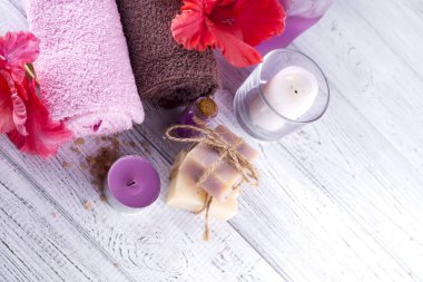 Spa çiçekler ve mumlar