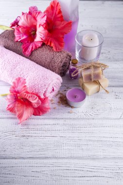 Spa çiçekler ve mumlar