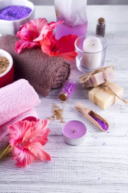 Spa çiçekler ve mumlar