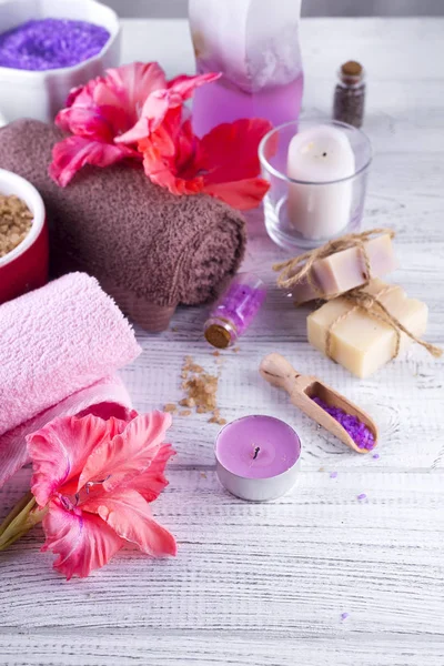 Spa çiçekler ve mumlar