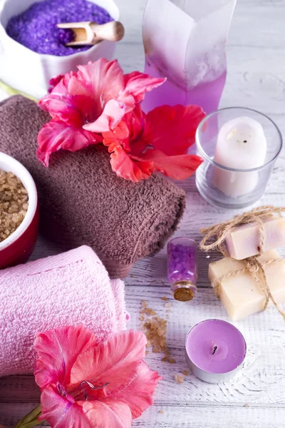 Spa çiçekler ve mumlar