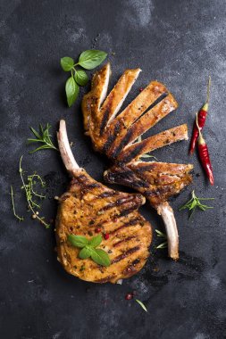 Dilimlenmiş dana biftek ızgara