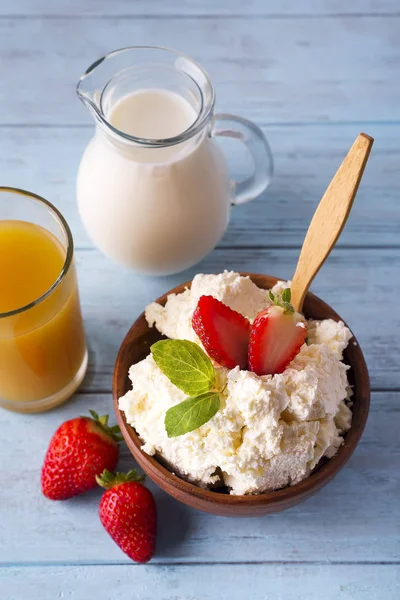 süzme peynir süt ve portakal suyu ile