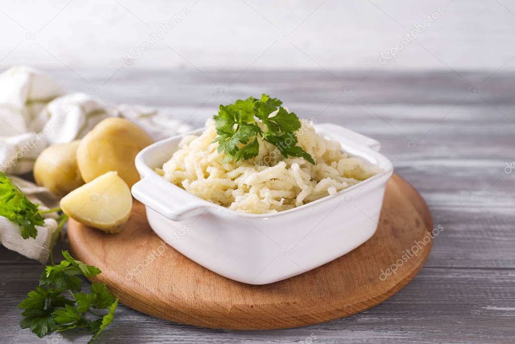 Mashed potatoes in bowl