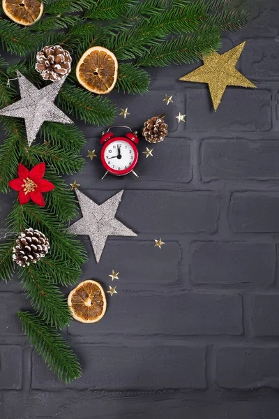 Fir julgran med dekoration och röd klocka — Stockfoto