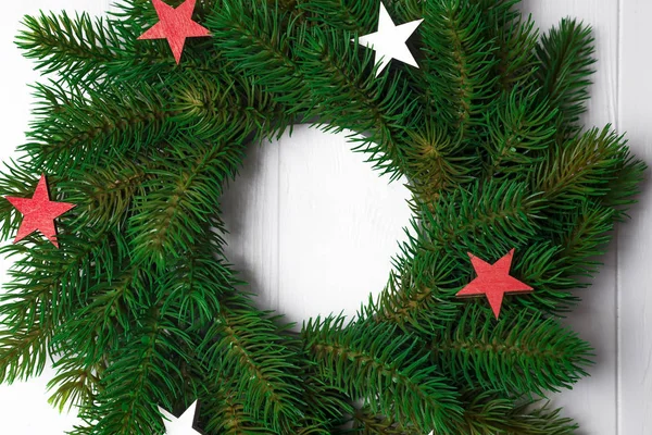 Рождественский венок со звездами — стоковое фото