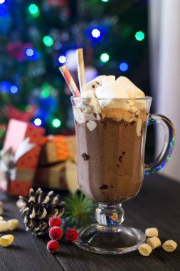 Şekerlemeli sıcak çikolata.