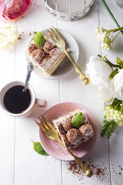 Tiramisu, traditional Italian dessert — Stock Photo, Image